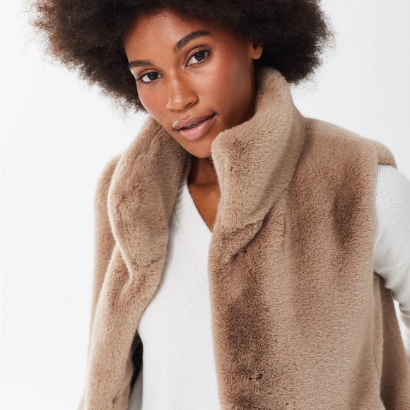 Alice Walk Tan Faux Fur Vest - Picture 3 of 4